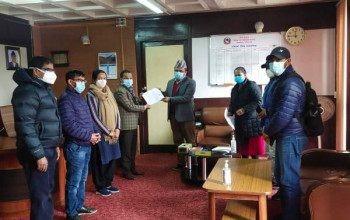 स्वास्थ्यकर्मीको मनोबल बढाउने कार्य गर्न राष्ट्रिय स्वास्थ्यकर्मी संघद्वारा सरकारको ध्यानाकर्षण 